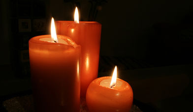 Kerzen zum 3. Advent - Copyright: Burninghat / freeimages