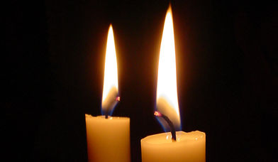 Kerzen zum 2. Advent - Copyright: Lennart Jireland/freeimages